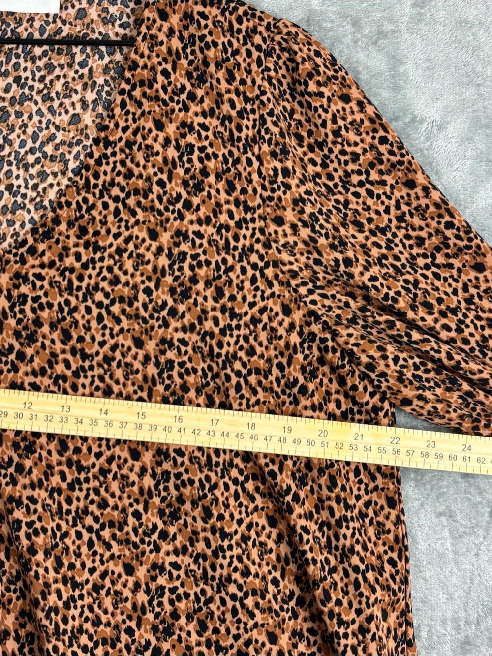 Tuckernuck Pomander Place Top Womens XL Brown Leopard Print V-Neck - Picture 9 of 10